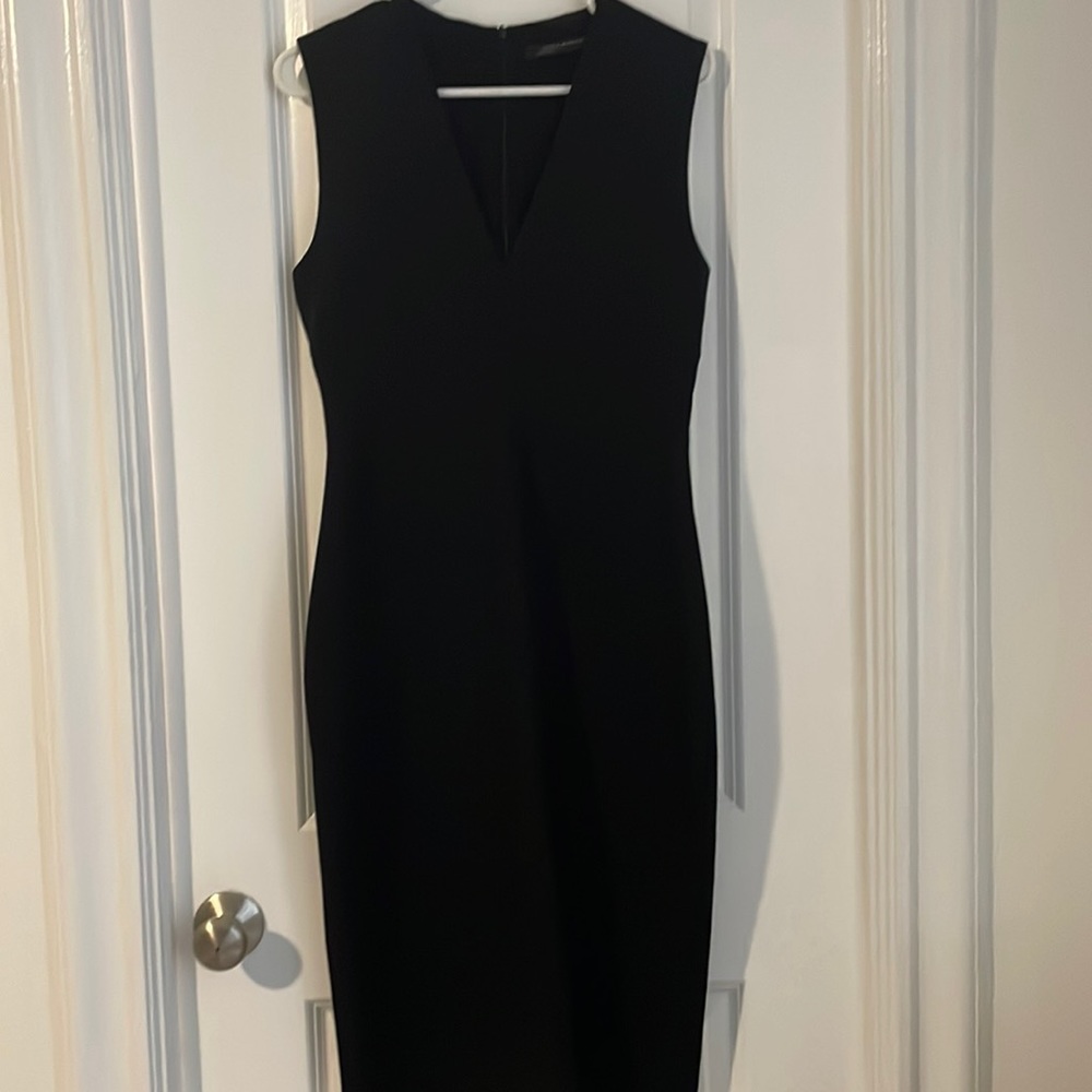 Zara woman, black body-con dress. Size M. V neck, zipper at the back.